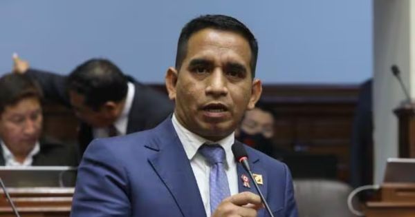 Portada: Elvis Vergara es elegido como vocero de la bancada Acción Popular en reemplazo de Darwin Espinoza