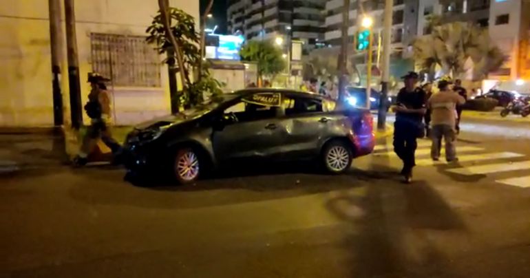 San Isidro: cúster choca contra vehículo en la avenida Arequipa