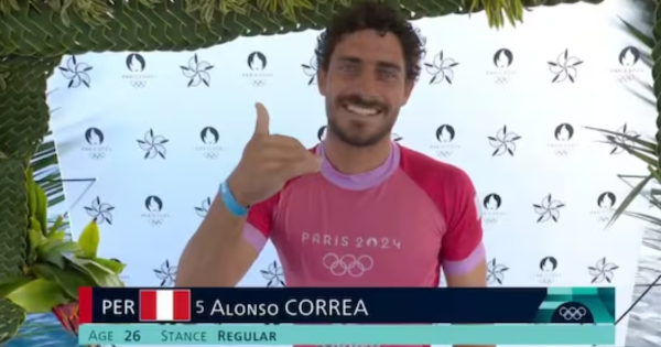 Alonso Correa clasificó a la tercera ronda del surf masculino en los Juegos Olímpicos París 2024