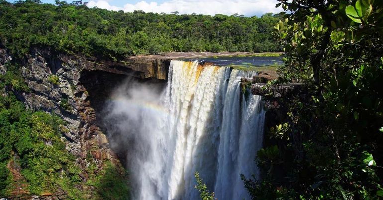 Portada: Desaparece un helicóptero de Guyana con 8 militares en el Esequibo, la zona en disputa con Venezuela