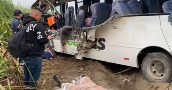 La Libertad: brutal choque de buses deja cinco fallecidos y 15 heridos en Chicama