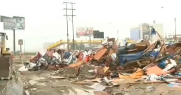 Portada: SMP: más de 200 ambulantes fueron desalojados de vía auxiliar de la Panamericana Norte