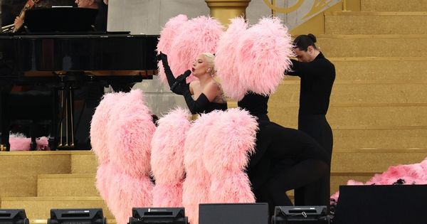 Lady Gaga deslumbró en París 2024: cantante presentó número musical en inauguración