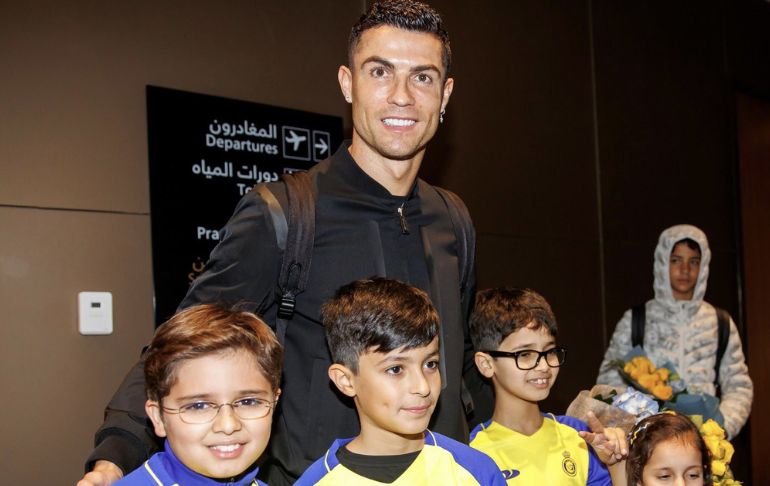 Portada: ¡Con todo los honores! Cristiano Ronaldo llegó a Arabia Saudita para unirse a Al Nassr