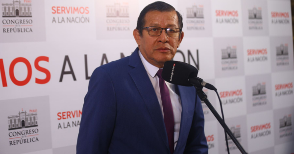 Portada: Eduardo Salhuana descarta apoyar a la minería ilegal: "Todos mis proyectos de ley están dirigidos a la formalización"