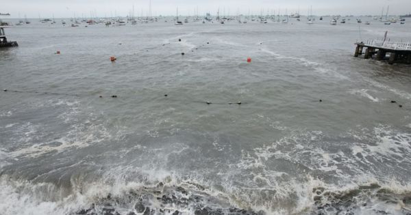 Indeci sobre oleajes anómalos: "La población en estos momentos no debe acercarse al mar"