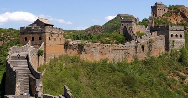 Portada: Dos hombres fueron detenidos por destruir parte de la Gran Muralla China para abrir paso a maquinaria pesada