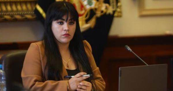 Vivian Olivos pide investigar a Digna Calle en Ética por dejar que su esposo aparezca en su lugar durante el Pleno