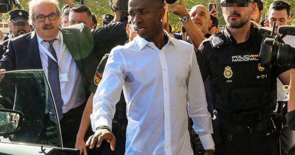 Portada: Vinicius Jr. declaró ante las autoridades por los insultos racistas que sufrió en Valencia