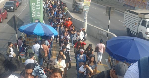 Portada: San Juan de Miraflores: reportan largas colas en Estación Atocongo del Metro de Lima