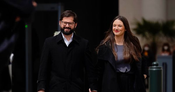 Portada: Gabriel Boric anuncia el fin de su relación con Irina Karamanos: "Nos seguiremos queriendo"