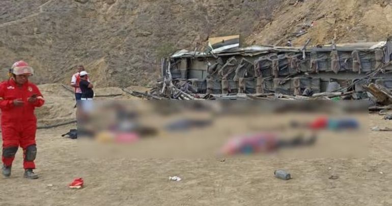 Piura: bus con 60 pasajeros se despista y deja más de 25 muertos