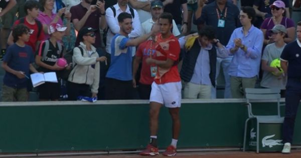 Juan Pablo Varillas llora tras lograr histórica clasificación a la tercera ronda de Roland Garros