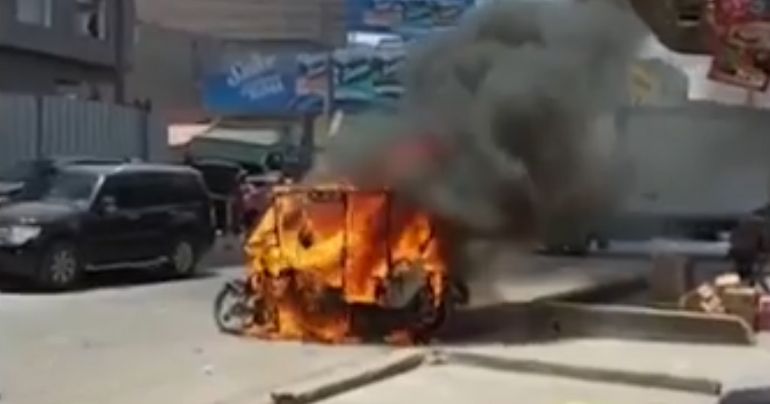 La Victoria: vecinos quemaron mototaxi de presuntos delincuentes