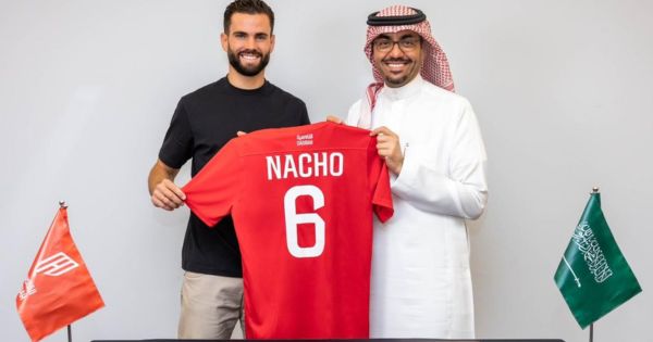 Portada: Nacho Fernández es oficialmente nuevo compañero de André Carrillo: Al Qasidiyah anunció su fichaje