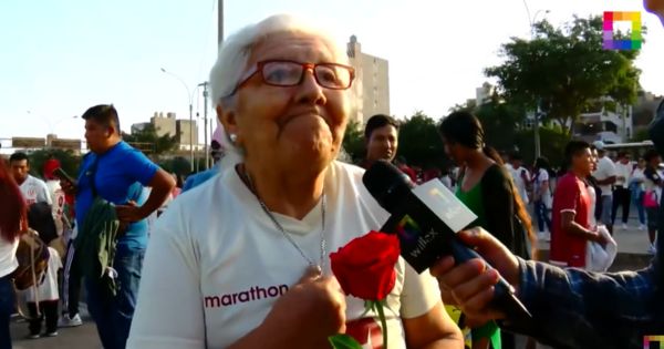 Portada: Mamás festejan su día asistiendo al Estadio Monumental: "No hay emoción más grande que mis hijos me den esta felicidad"