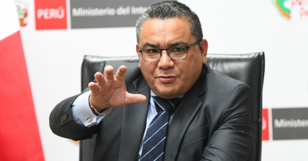 Portada: Ejecutivo propondrá sancionar hasta con cadena perpetua delitos de sicariato y extorsión, dice ministro Santiváñez