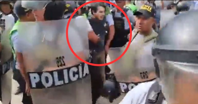 Estas son las imágenes de la detención abusiva del periodista de ContraCorriente