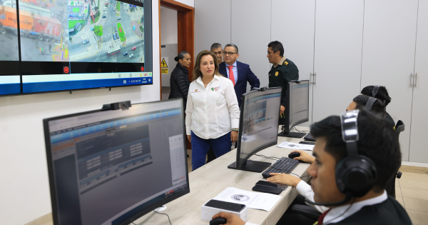 Gobierno inaugura la línea 111 de la PNP que busca combatir las extorsiones