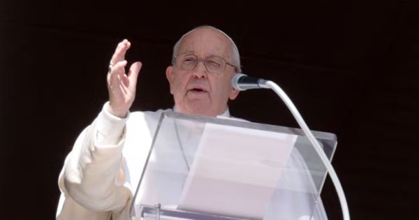 Papa Francisco alzó su voz tras ataque de Irán a Israel: "Nadie debe amenazar la existencia de otro"