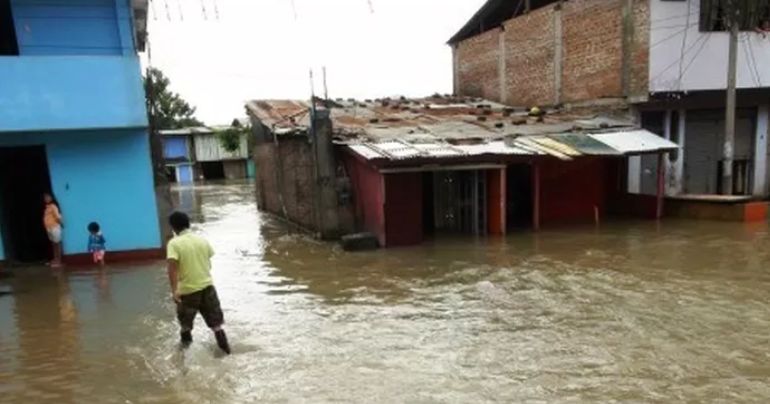 Madre de Dios: desborde del río Acre dejó viviendas inundadas y personas heridas