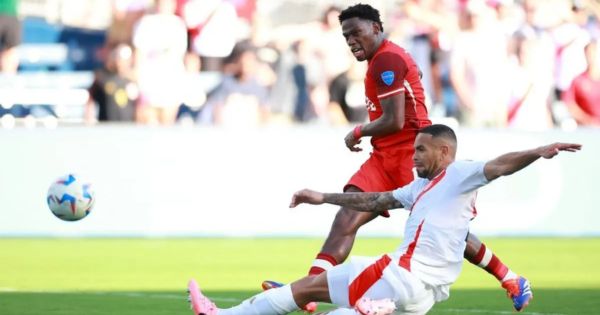 Perú se complica en la Copa América: con un hombre menos, perdió 1-0 ante Canadá