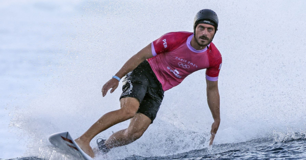 Portada: Alonso Correa: se confirma fecha para su presentación en las semifinales de surf de París 2024