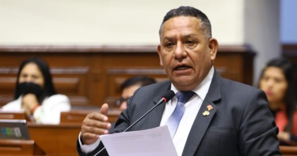 Congresista Esdras Medina renuncia a la bancada de Somos Perú por razones de "conciencia"