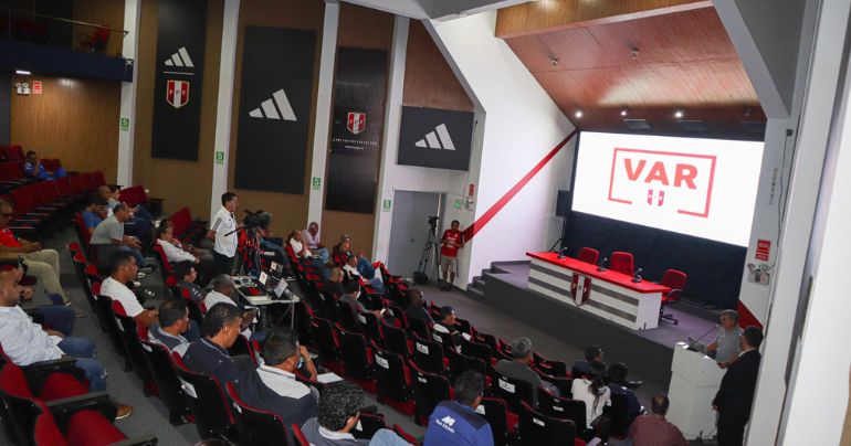 ¿Se hará realidad? Autoridades de la Liga 1 y clubes se reunieron para conocer la implementación del VAR