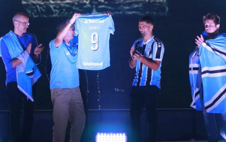 ¡Entre lágrimas! Luis Suárez se emocionó por el recibimiento que le dieron en Gremio [VIDEO]