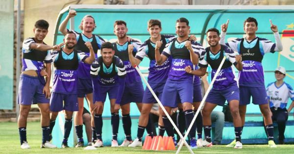 Portada: Selección de Nicaragua entrenó en cancha de Cristal y quedó lista para enfrentar a Perú