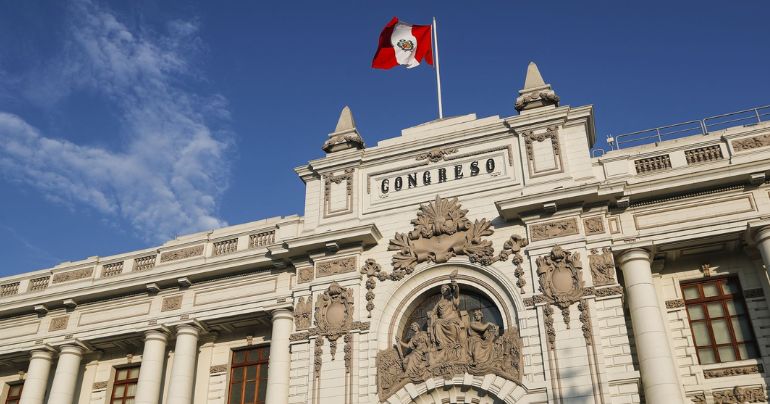 Portada: Congreso compró 68 pasajes aéreos al exterior por más de 312 mil soles