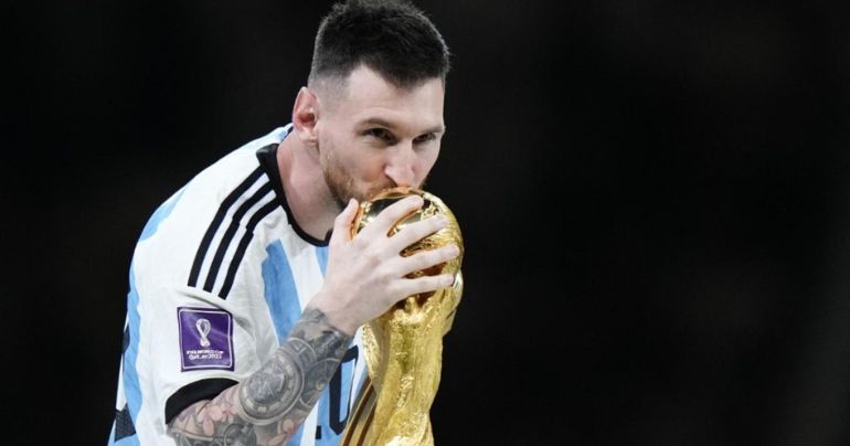 Lionel Messi en su primera entrevista tras ganar el Mundial: "Me hubiera gustado que Diego Maradona me entregue la Copa"