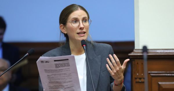 Portada: Adriana Tudela: "No es una opción que la izquierda lidere la Mesa Directiva"