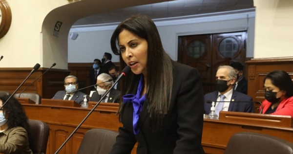 Patricia Chirinos sobre Rosselli Amuruz: "Debe evaluar su renuncia a la Mesa Directiva"