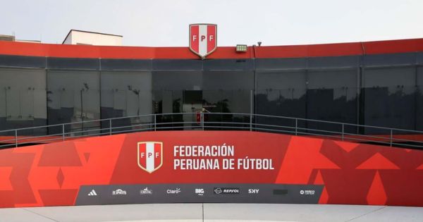 FPF envía comunicado para rechazar la violencia entre barristas: "En el fútbol la rivalidad queda en la cancha"