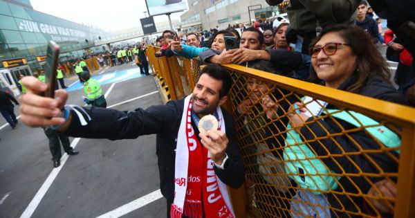 Portada: Stefano Peschiera tras llegar a Lima con la medalla de bronce: "Hay que difundir todos los deportes, no solo el fútbol"