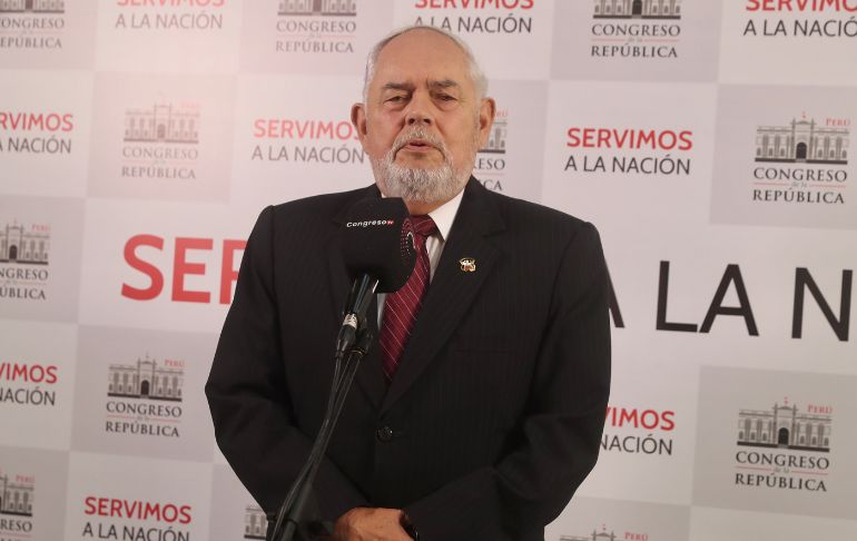 Jorge Montoya plantea al Gobierno "militarizar" los aeropuertos e instalaciones estratégicas
