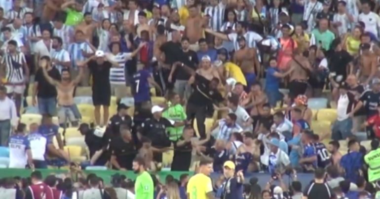 Portada: ¡Repudiable! Hinchas de Brasil y Argentina generaron gran trifulca en la tribuna del estadio Maracaná