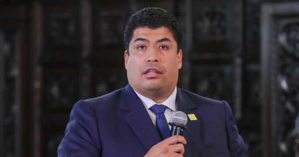 Ministro de Trabajo afirma que aumento de la Remuneración Mínima Vital "no está en agenda"