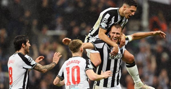 Portada: Newcastle dio la sorpresa en la Champions League: goleó 
 4 – 1 a PSG en Inglaterra