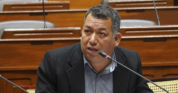 Portada: Darwin Espinoza: Comisión de Ética aprobó informe para investigarlo por presunto uso indebido de recursos públicos