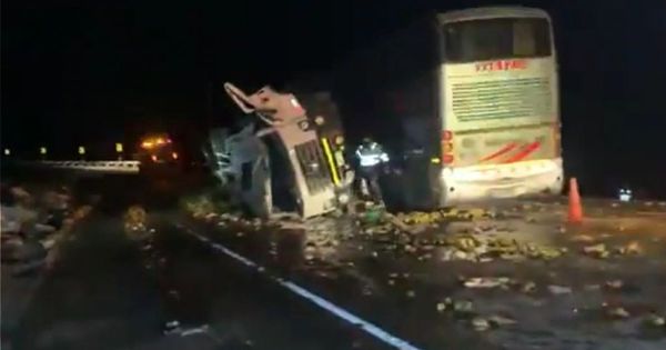 Tragedia en Áncash: dos muertos y 20 heridos deja un choque entre bus interprovincial y un camión de carga