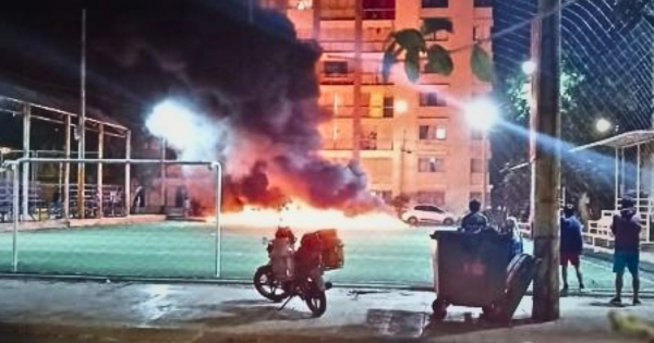 Trujillo: hombre quemó campo deportivo porque desconocidos rompieron ventana de su casa