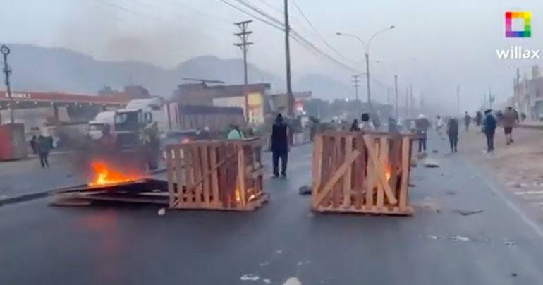 Lima amaneció con 2 puntos bloqueados al tránsito vehicular