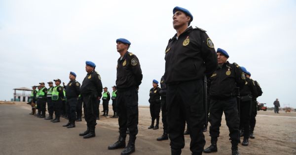 Portada: Fiestas Patrias: 30 mil policías brindarán seguridad este 28 y 29 de julio en Lima