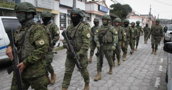 Ecuador: Gobierno anuncia que exigirá acta de antecedentes penales a extranjeros que lleguen por Perú o Colombia