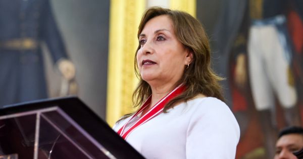 Portada: Dina Boluarte: Fiscalía pide revelar información "clasificada" en investigación por muertes en violentas protestas