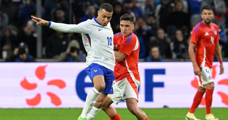 Portada: Ricardo Gareca puso en aprietos a Francia: Chile perdió 3-2 en Marsella