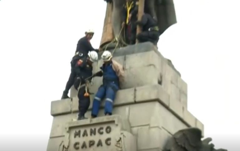 Portada: La Victoria: manifestante es capturado en la plaza Manco Cápac tras subir a monumento